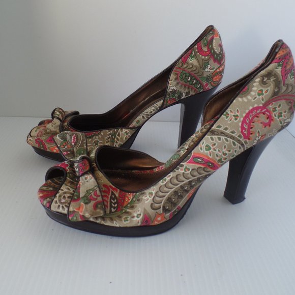 Kenneth Cole Reaction Unlisted - Women's Heels 10 - Picture 2 of 8